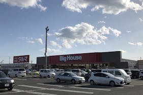 【フレスポつきだてショッピングセンター】プロモーションやキッチンカー利用が可能な店舗前駐車場スペース