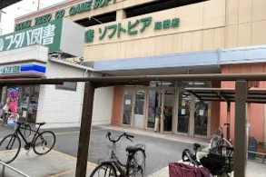 【フタバ図書TSUTAYA 海田店】プロモーションやキッチンカーに最適な入口近くのイベントスペース