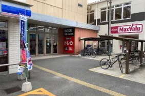 【フタバ図書TSUTAYA 海田店】プロモーションやキッチンカーに最適な入口近くのイベントスペース