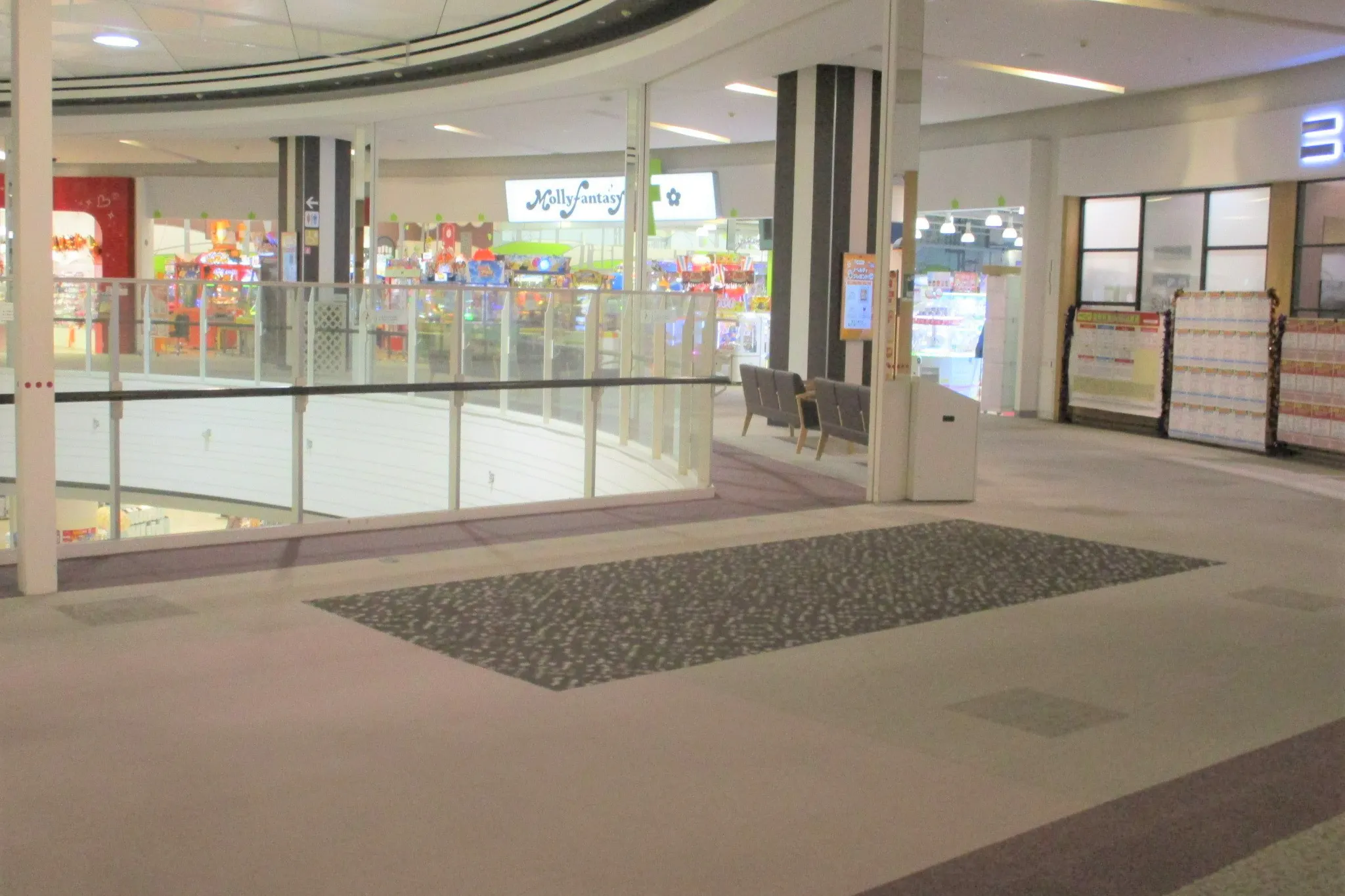 【イオンモール新瑞橋】3Fセントラルコート吹抜け(南側)