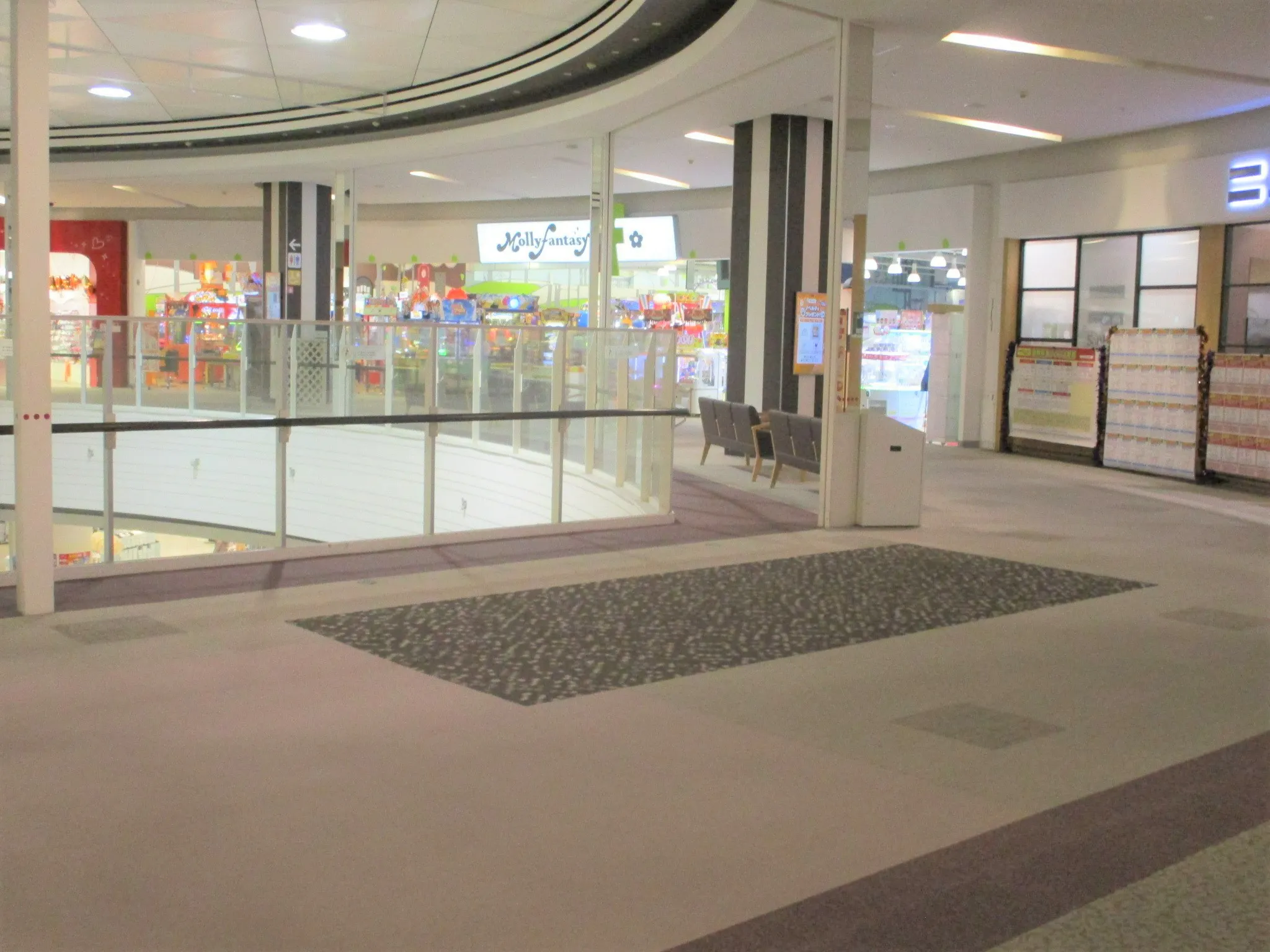 【イオンモール新瑞橋】3Fセントラルコート吹抜け(南側）