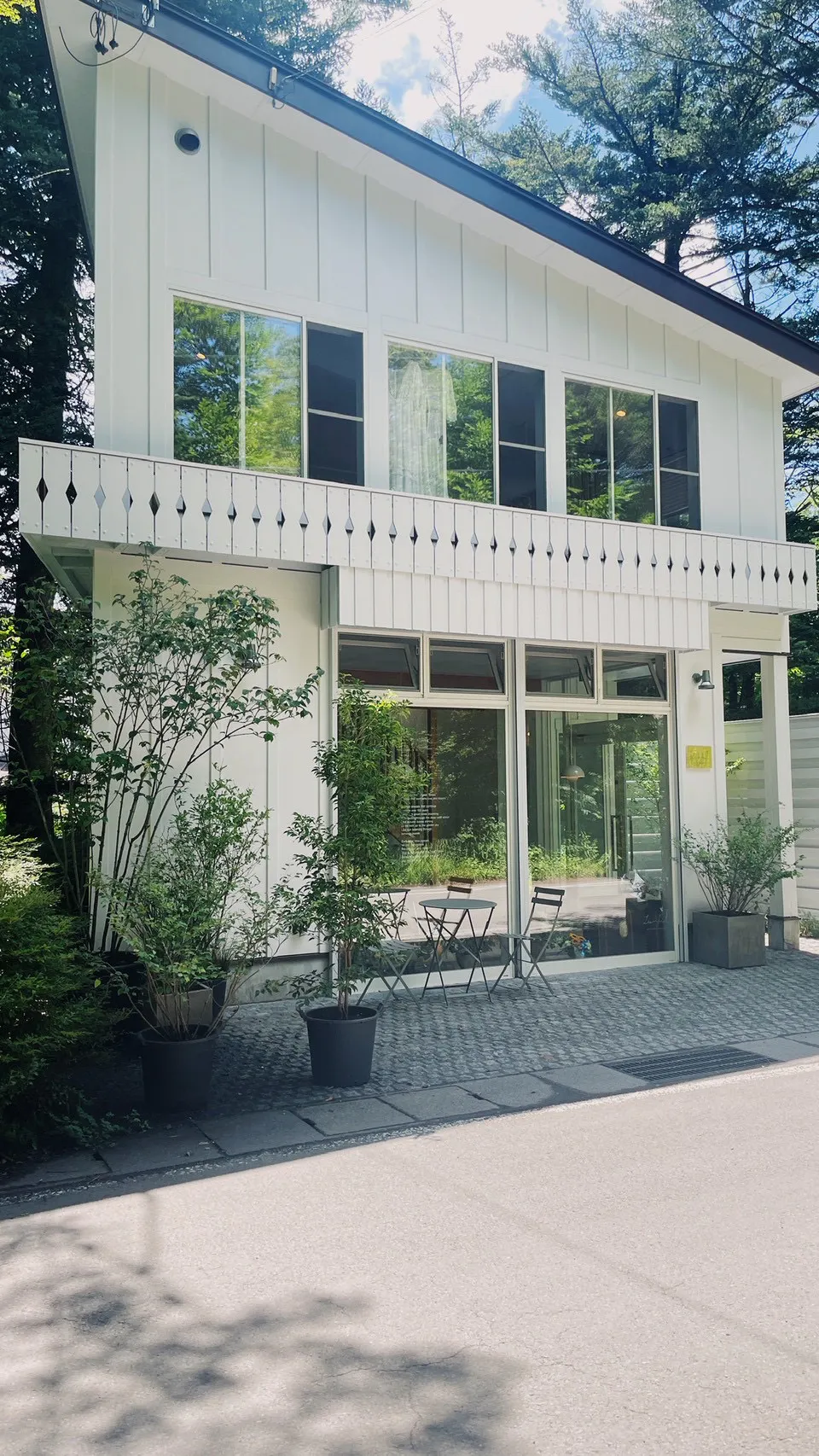 【旧軽井沢】テニスコート通り1階路面|ジュエリー・アート展示に最適なプレミアム・ポップアップスペース