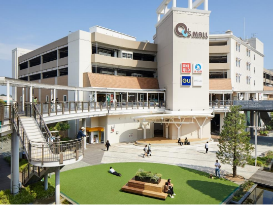 【みのおキューズモール】「⑫芝生広場」体験型イベントやワークショップ、展示イベントから大型ポップアップまで幅広く使える憩いのスペース