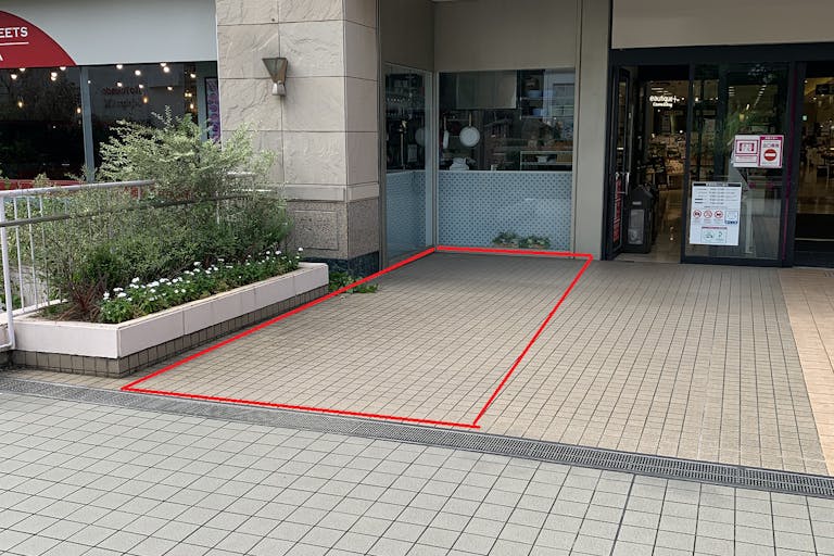 2F駅側入り口にあるトラフィックの多いスペースです