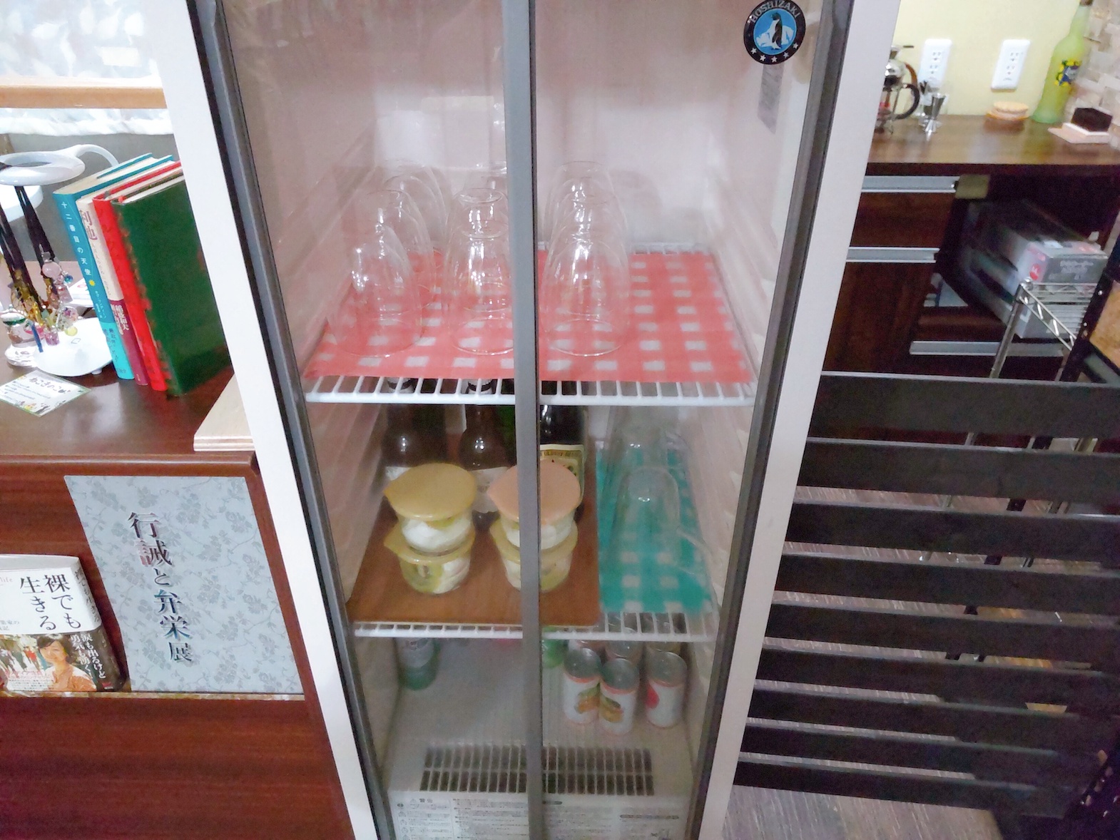 冷蔵ショーケースです。 無料で貸し出しております。