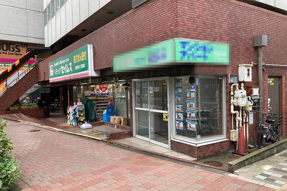 1階路面店／西隣にドラッグストアセイムス／東約50ｍにスーパーマルエツ