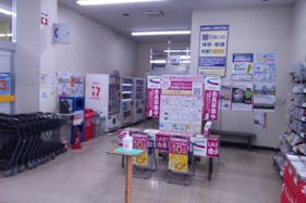 【サンデー花輪店】風除室 食物販やプロモーション等の出店に最適なホームセンター店内のイベントスペース