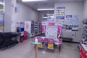 【サンデー花輪店】風除室 食物販やプロモーション等の出店に最適なホームセンター店内のイベントスペース