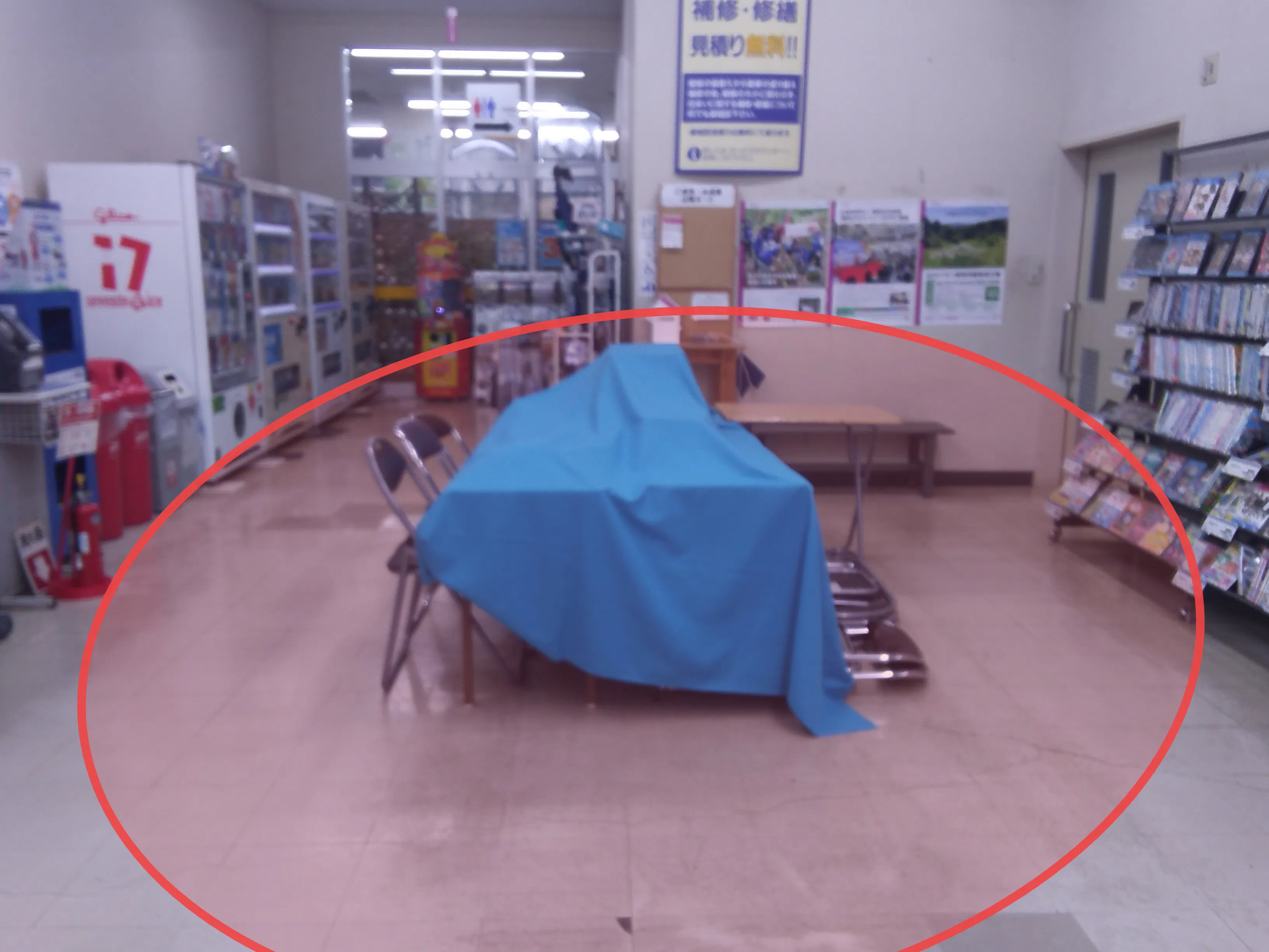 【サンデー花輪店】風除室　食物販やプロモーション等の出店に最適なホームセンター店内のイベントスペースの画像