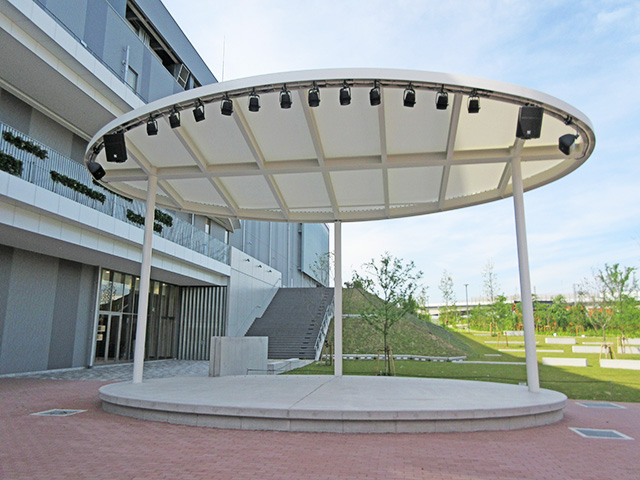 【イオンモール堺鉄砲町】1F赤レンガ広場(屋外)