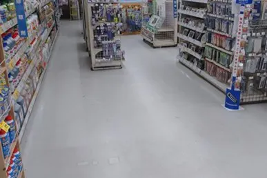 【ホームワイド杵築店(大分県)】店内 サービスカウンター前 催事スペース