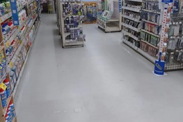【ホームワイド杵築店(大分県)】店内 サービスカウンター前 催事スペースの画像2