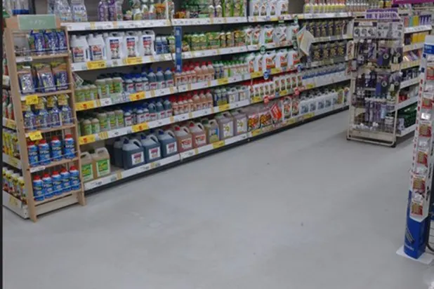 【ホームワイド杵築店(大分県)】店内 サービスカウンター前 催事スペース