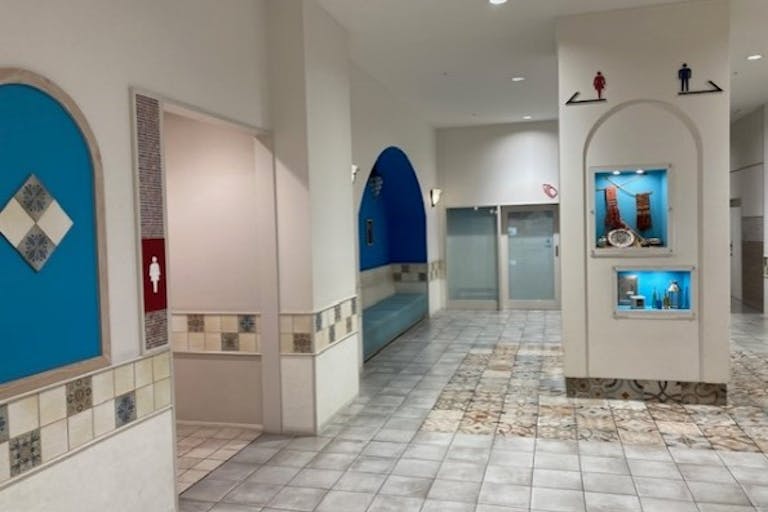 【イオンモール四條畷】全館 モール内広告(パウダールーム)の画像1