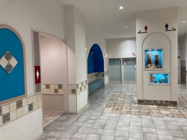 【イオンモール四條畷】全館 モール内広告（パウダールーム）