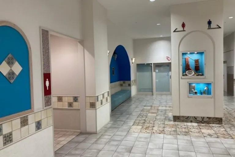 【イオンモール四條畷】全館 モール内広告(パウダールーム)の画像1