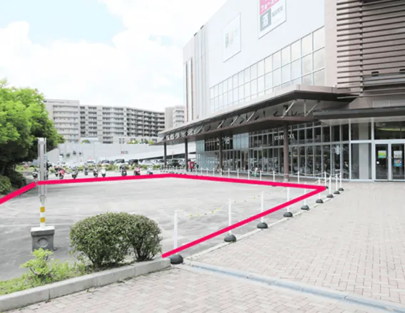 【イオンモール奈良登美ケ丘*】1F　駅前ならとみ広場