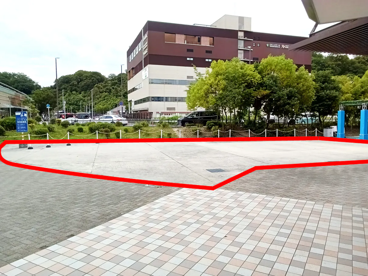 【イオンモール奈良登美ケ丘*】1F 駅前ならとみ広場