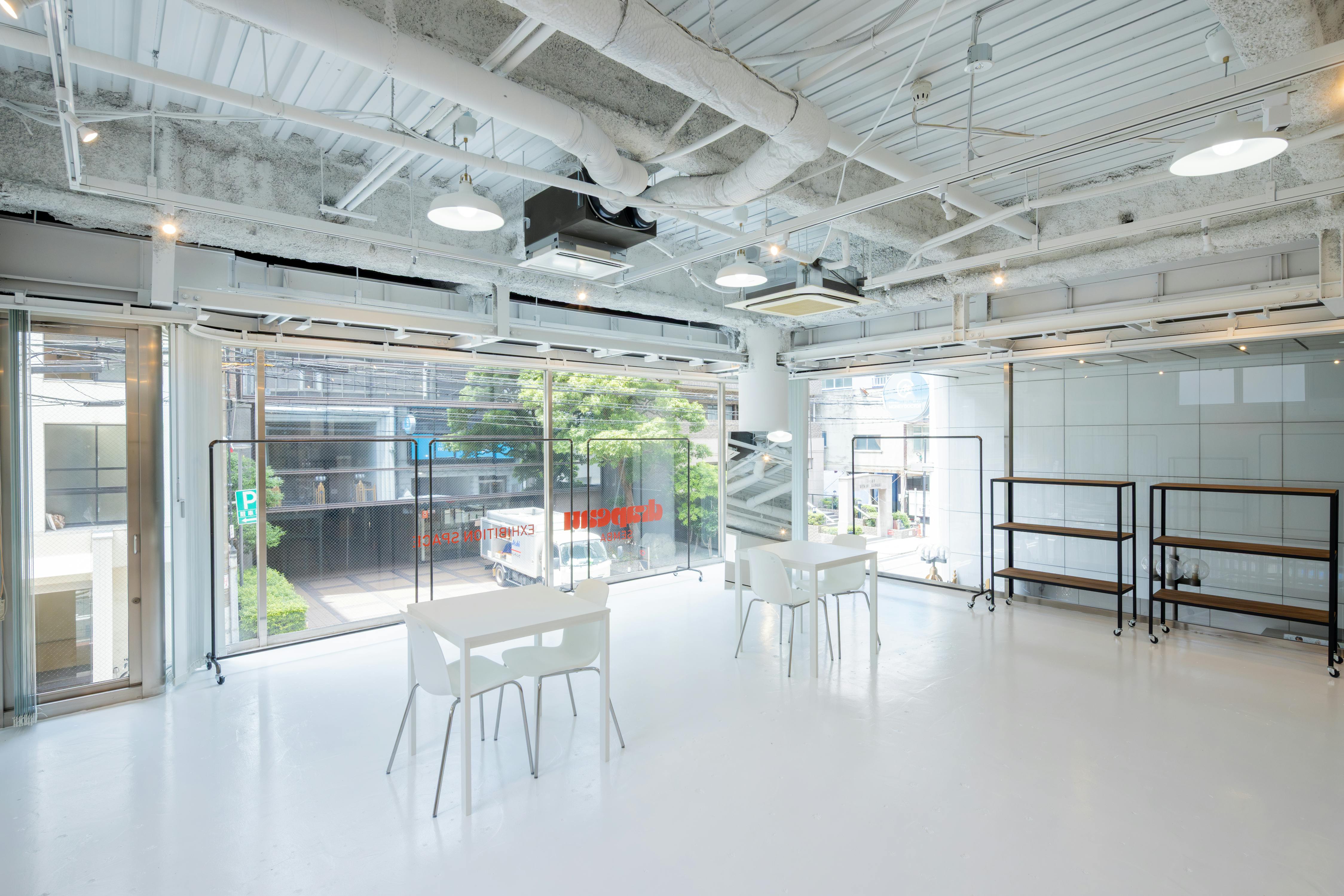 【心斎橋駅5分】招待制のファッション系展示販売会やアート系展示会に最適な白を基調とした清潔感のあるレンタルスペース