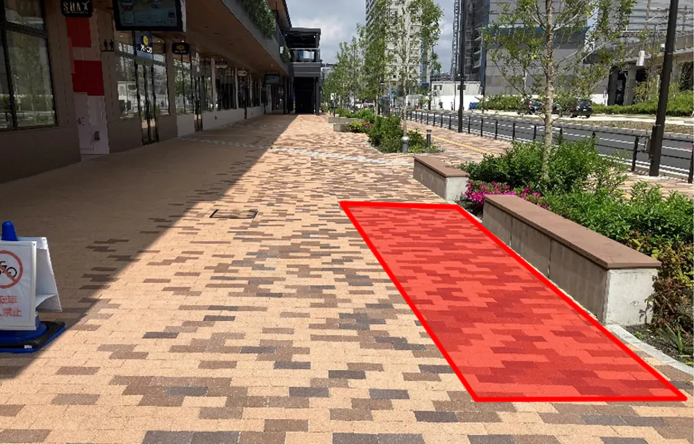 【ららテラスTOKYO-BAY】1F　通路(横断歩道前)