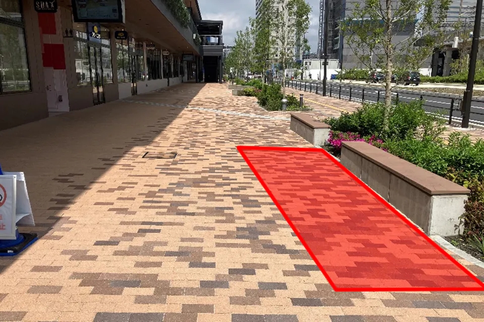 【ららテラスTOKYO-BAY】1F 通路(横断歩道前)