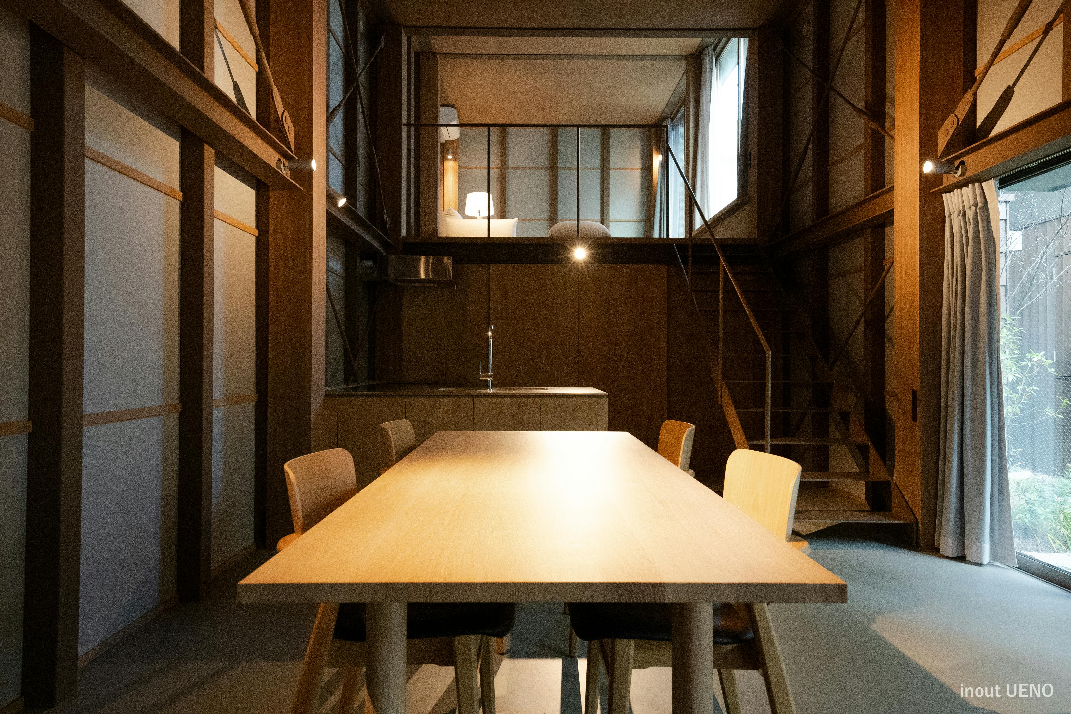 高級デザイナーズ家具が豊富で、洗練された質の高い空間を演出