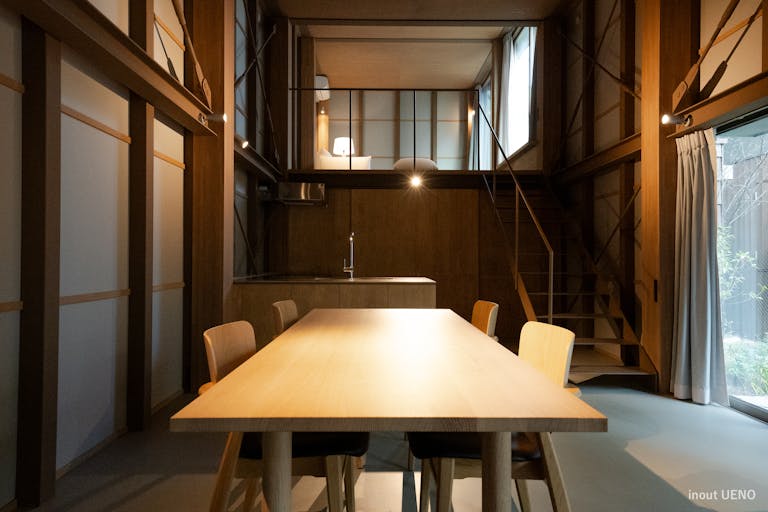 高級デザイナーズ家具が豊富で、洗練された質の高い空間を演出