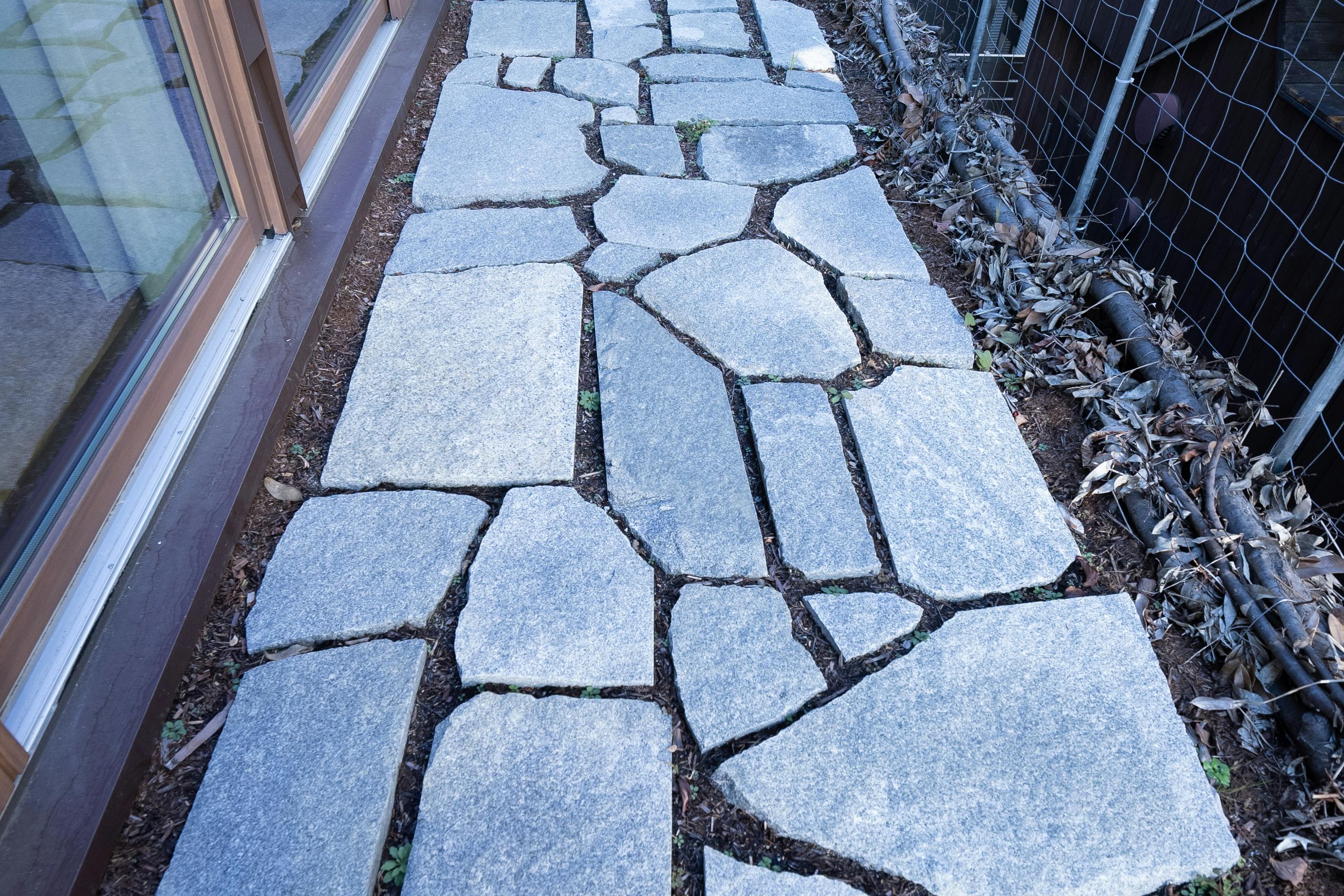 【2F】石畳のベランダスペース