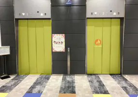 【イオンモール大和郡山】モール内広告 エレベーター
