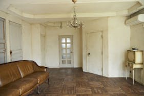 【下北沢駅5分】人気の下北沢エリア、白い広々とした空間やビンテージ感あるお部屋など商談スペース豊富で数ブランド合同での開催に適したスペース