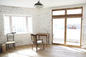 【下北沢駅5分】人気の下北沢エリア、白い広々とした空間やビンテージ感あるお部屋など商談スペース豊富で数ブランド合同での開催に適したスペース