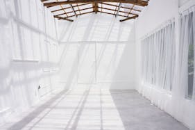 【下北沢駅5分】人気の下北沢エリア、白い広々とした空間やビンテージ感あるお部屋など商談スペース豊富で数ブランド合同での開催に適したスペース