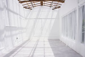 【下北沢駅5分】人気の下北沢エリア、白い広々とした空間やビンテージ感あるお部屋など商談スペース豊富で数ブランド合同での開催に適したスペース