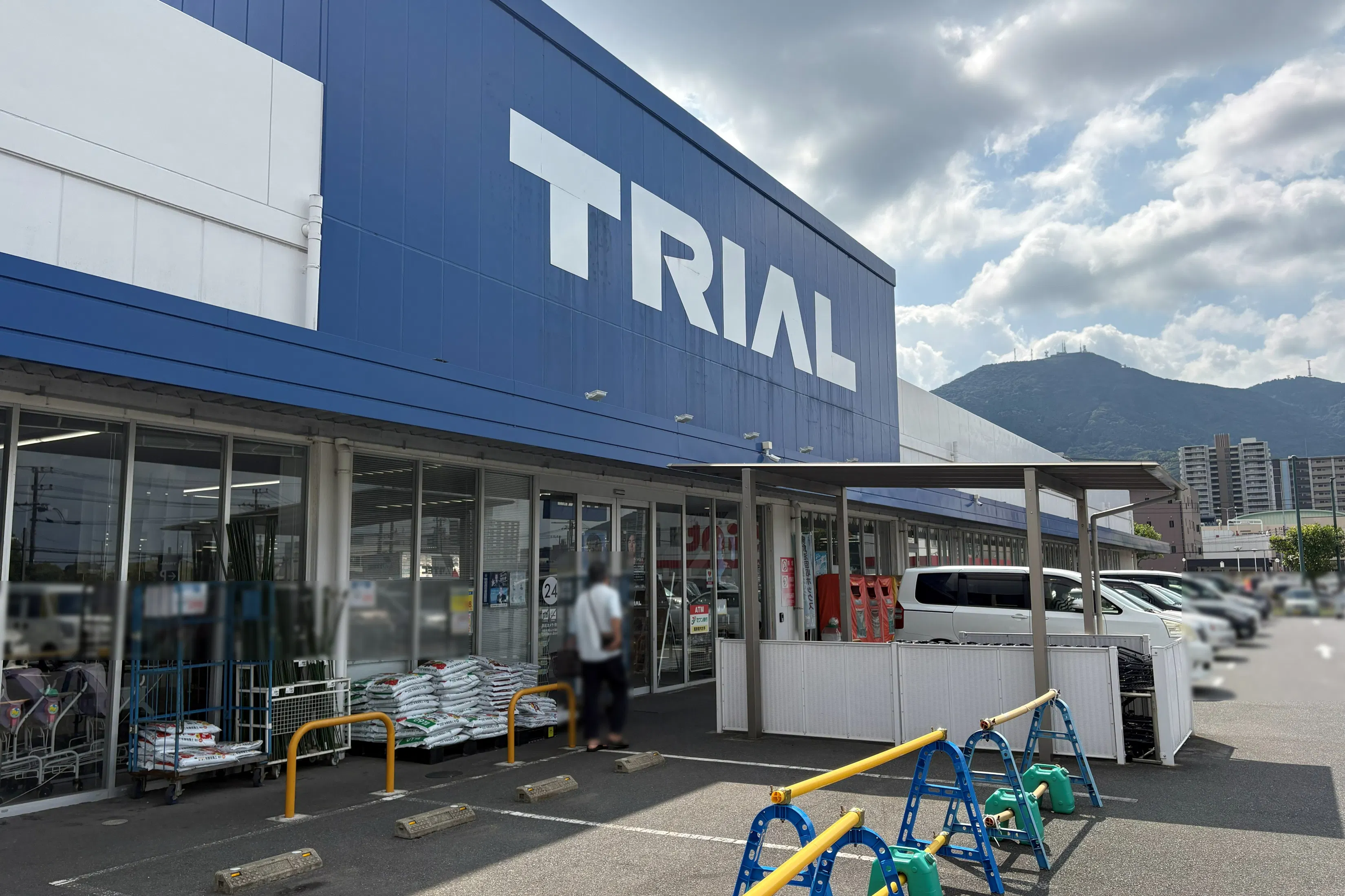 【スーパーセンタートライアル八幡東田店】屋上 キッチンカー / テント