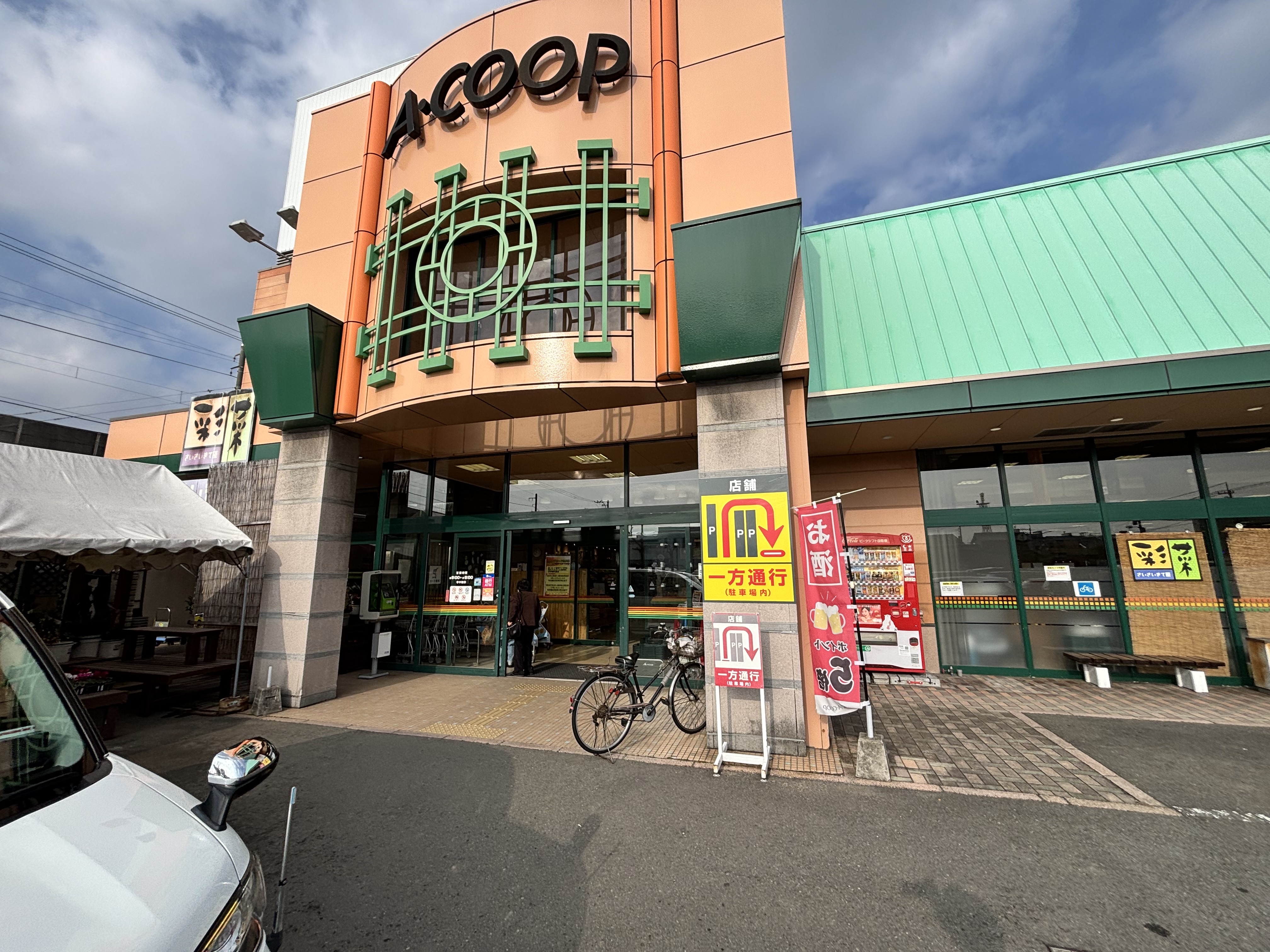 【Aコープいまばり愛彩店】食物販や販促イベントに最適なメイン入口横の屋外スペース