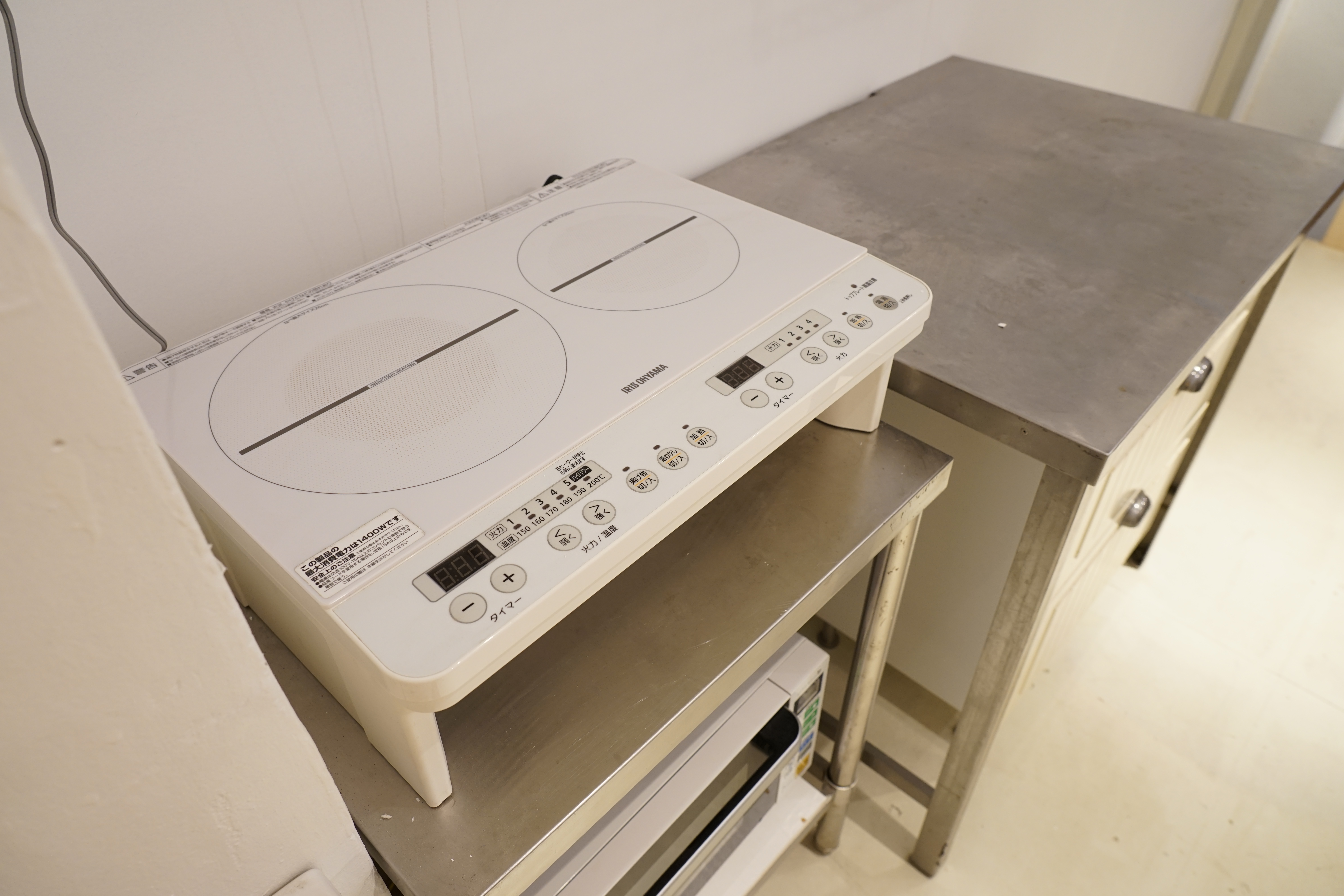 2口IHコンロ 2層シンク 温水器 冷蔵庫 電子レンジ 完備しております。