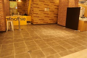 【コミュニティー フードホール 大阪・日本橋】食物販やプロモーションイベントに適したコミュニティフードホール内のイベントスペース(27.5㎡)