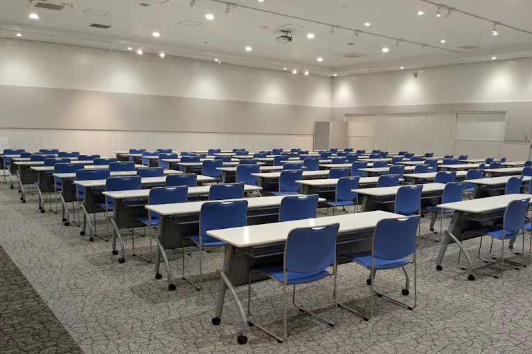 会議用 長机50本 後方より②