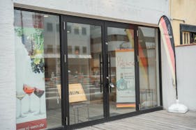 【北参道駅2分】人気の原宿・千駄ヶ谷エリアにある明治通り沿いの路面スペース / フィッティングスペースも完備