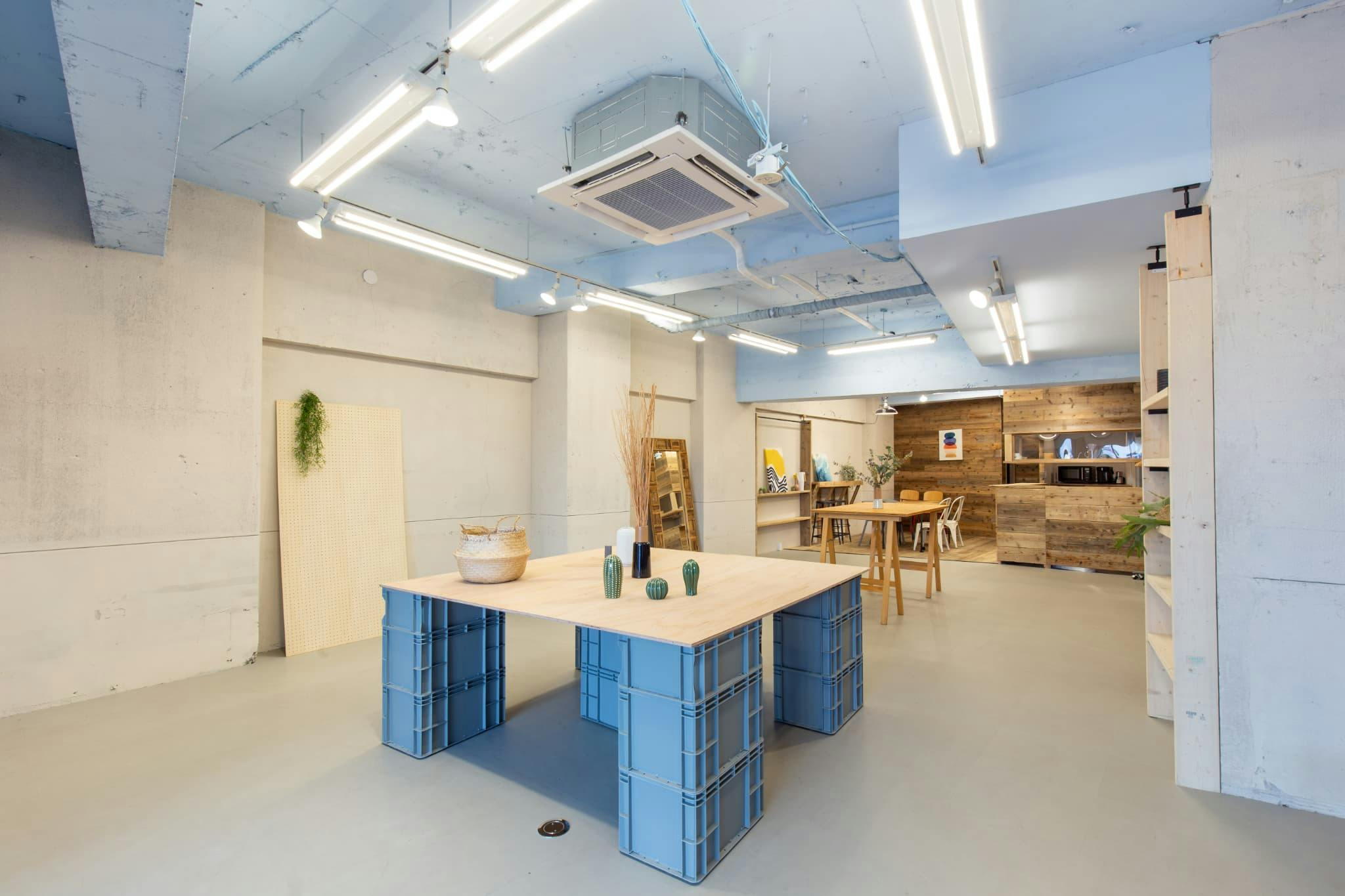 【北参道駅2分】人気の原宿・千駄ヶ谷エリアにある明治通り沿いの視認性抜群の路面スペース / フィッティングスペースも完備