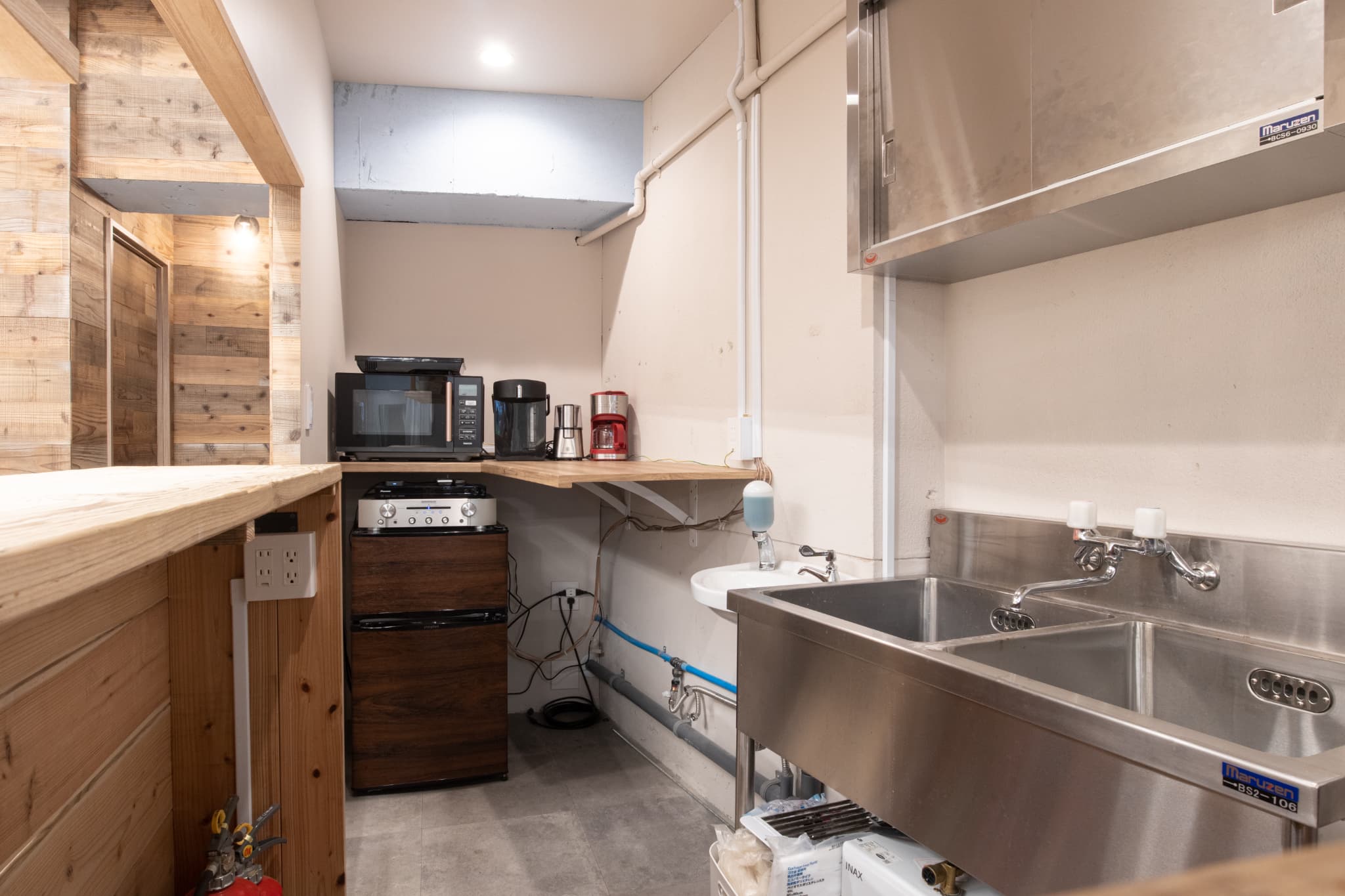 【北参道駅2分】人気の原宿・千駄ヶ谷エリアにある明治通り沿いの視認性抜群の路面スペース / フィッティングスペースも完備