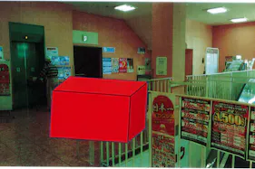 【ミスターマックス 久留米インター店】2階エレベーター前 販促プロモーションや物販用途に最適な総合ディスカウントストアの催事イベントスペース