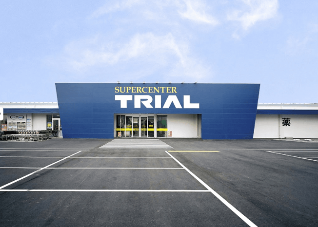 【スーパーセンタートライアル周南店】【ポーチ前：左側（T）】食物販の出店が可能なトライアルマルシェ（キッチンカー/テント・スペース）