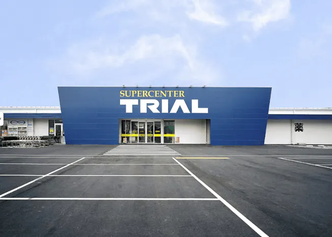 【スーパーセンタートライアル周南店】【ポーチ前：左側（T）】食物販の出店が可能なトライアルマルシェ（キッチンカー/テント・スペース）
