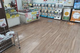 【アルク光井店】プロモーションイベントに最適なスーパーの店内入口横イートインスペース