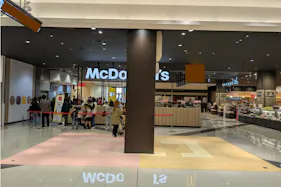 【イオンモール新小松】1Fカルディ前区画