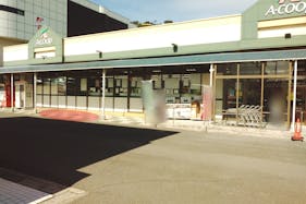 【Aコープ長沢店】食物販やプロモーションに利用可能な店頭軒下スペース