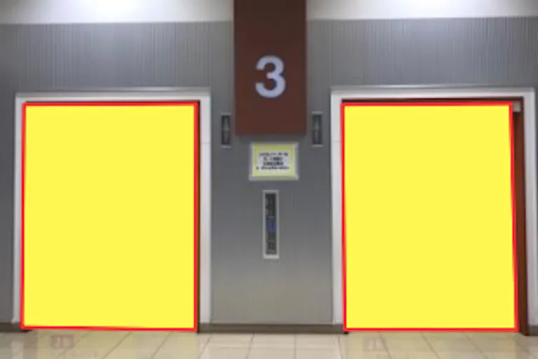 【イオンモール広島祇園】モール内広告 エレベーター扉の画像1