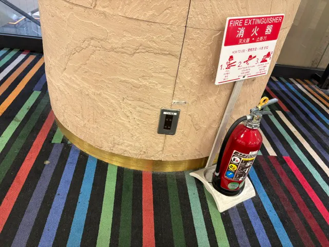 【天満屋ハピータウン原尾島店】エスカレーター横 各種プロモーション、会員獲得イベントに最適な屋内催事イベントスペース