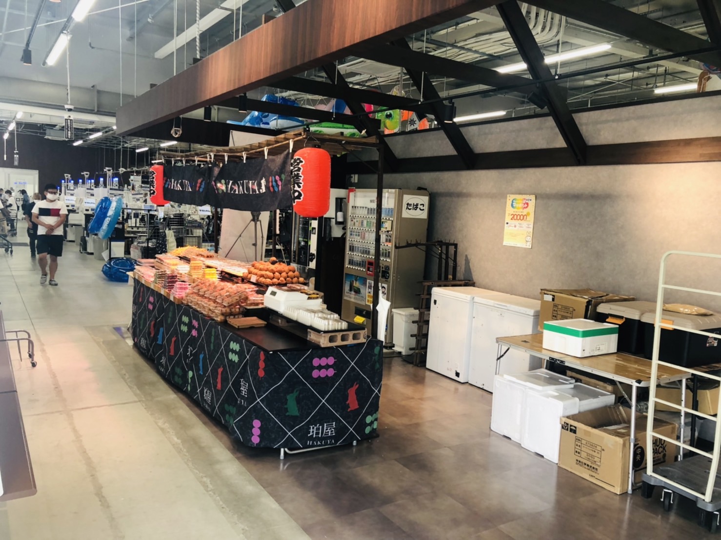 【メガセンタートライアル上熊本店】食物販や出張販売に適したフードコート付近イベントスペース （※NG業種有）